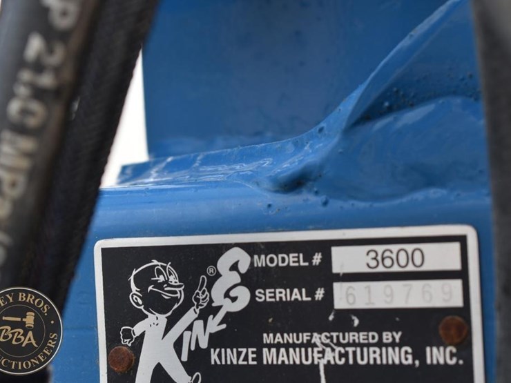 2005-kinze-3600-image-49