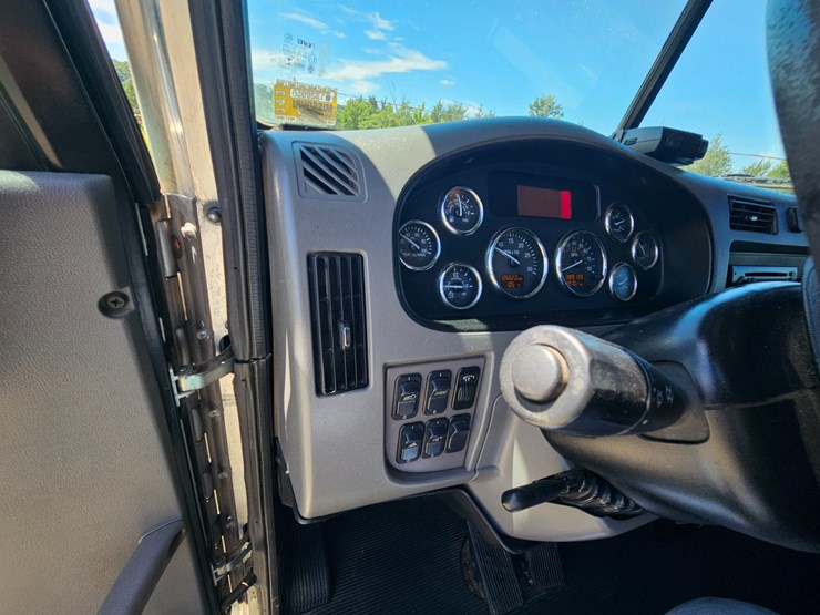2012-peterbilt-382-image-98