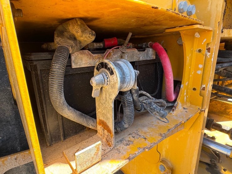 2013-deere-824k-image-33