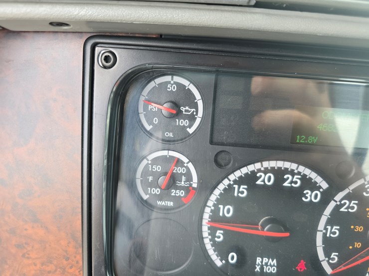 2018-freightliner-columbia-120-image-71