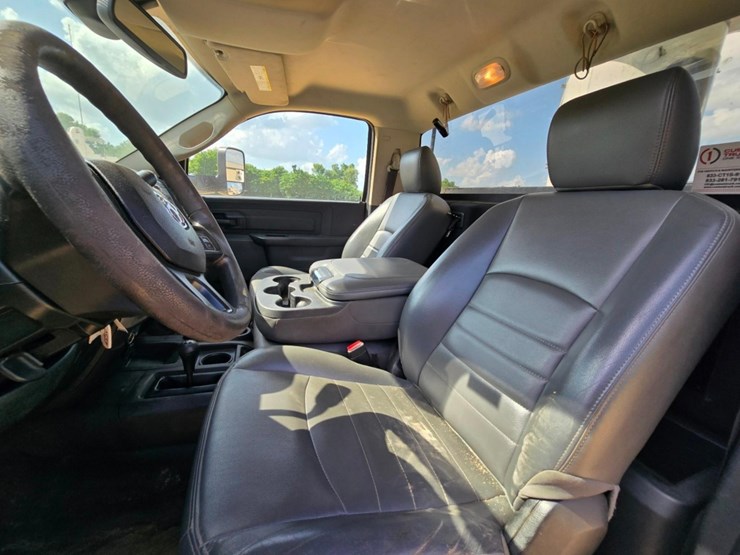 2018-dodge-ram-5500-image-24
