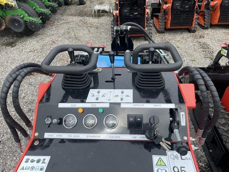 new-mms-skid-steer-loader-image-4