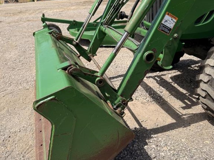 john-deere-3520-image-10