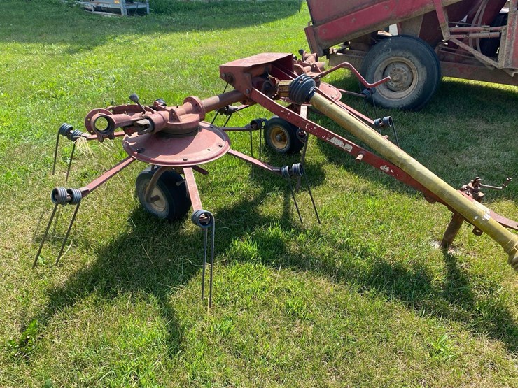 new-holland-163--2-basket-tedder-image-3