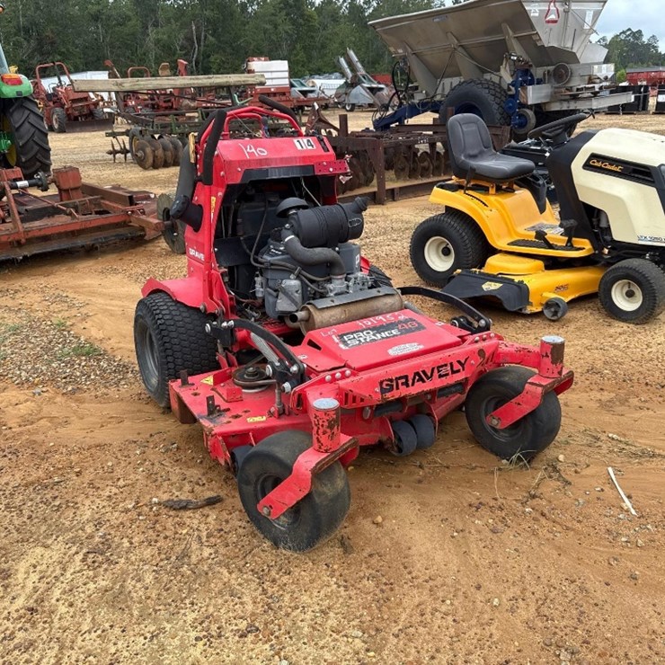 140 - GRAVELY PROSTANCE 48" MOWER