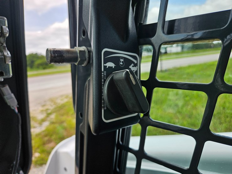 2021-bobcat-t770-image-56
