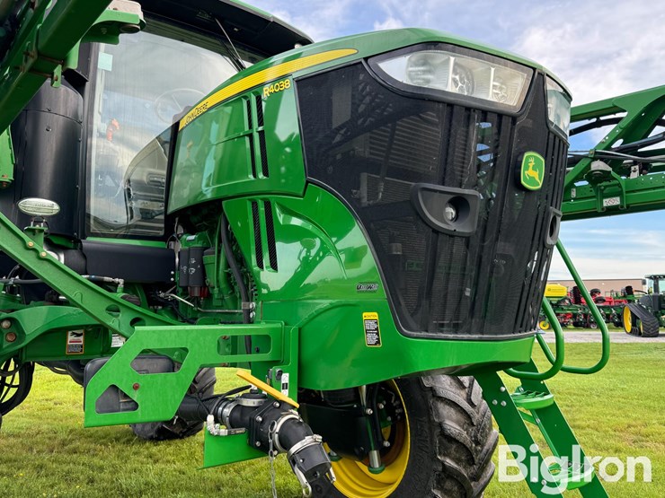 2019-john-deere-r4038-image-10
