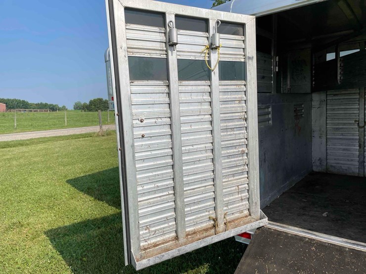 2006-8’x28’-c&c-aluminum-livestock-trailer-image-18