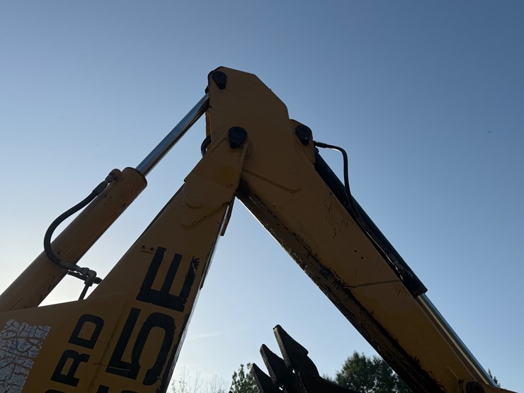 new-holland-555e-image-15
