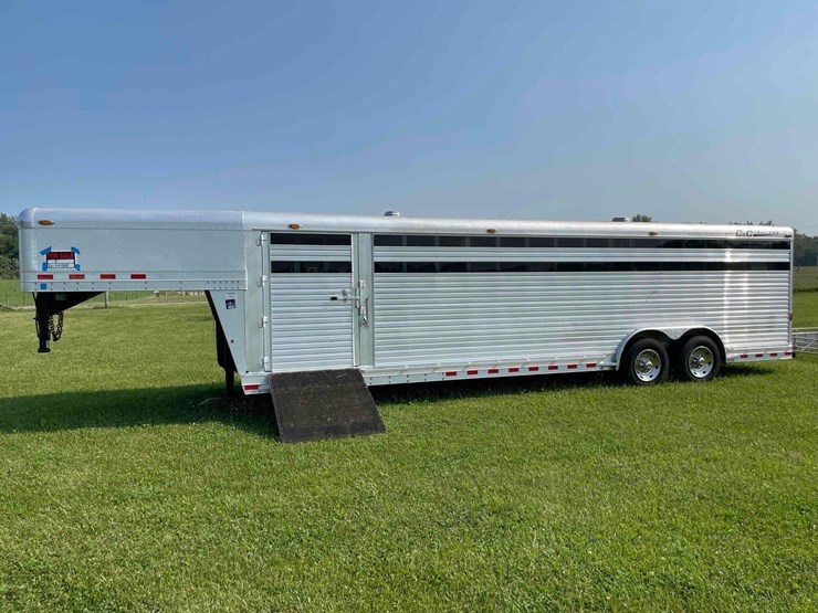 2006-8’x28’-c&c-aluminum-livestock-trailer-image-4