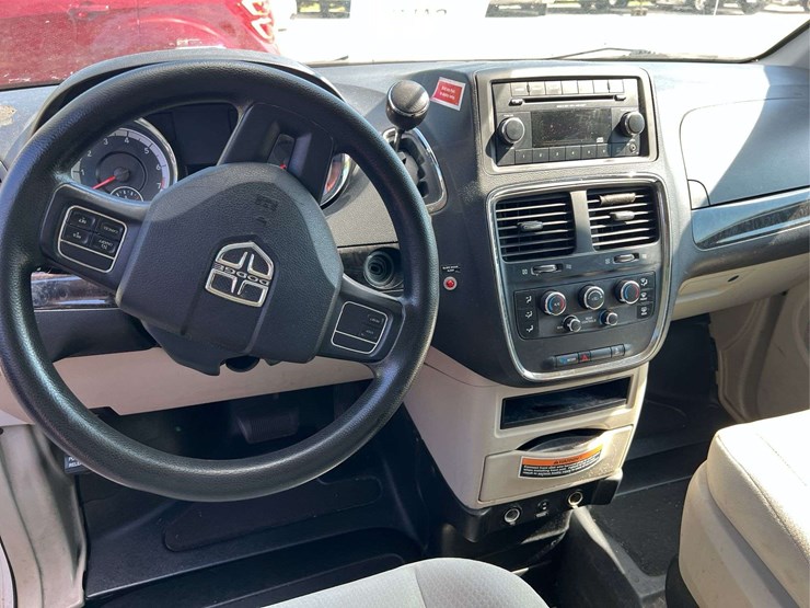 2014-dodge-grand-caravan-image-11