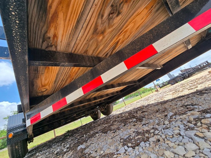 new-2022-load-trail-ch-83in-x-18ft-equipment-trailer-image-12