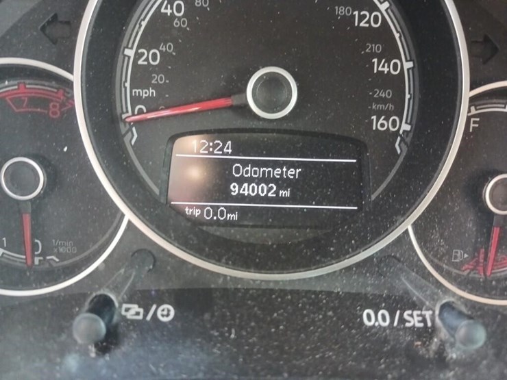 2018-volkswage-beetle-runs/moves-2.0t-s-image-4
