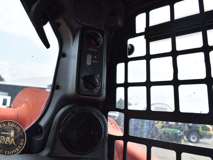 2017-kubota-ssv65-image-59
