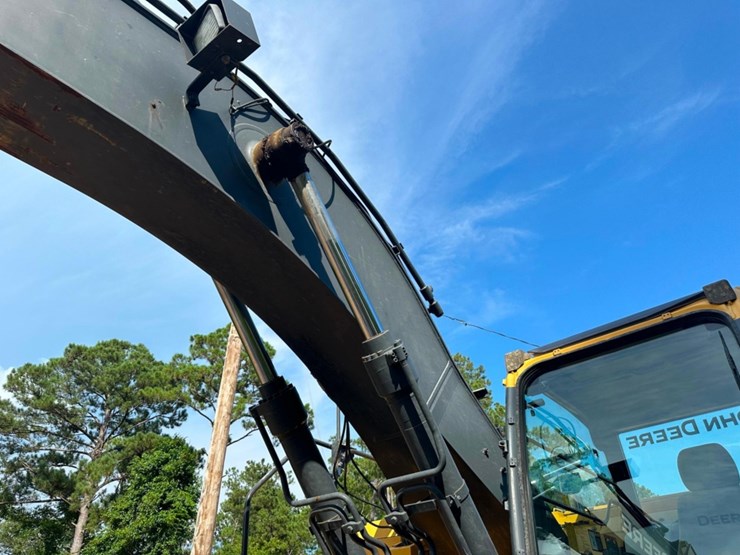 2018-deere-245g-lc-image-21