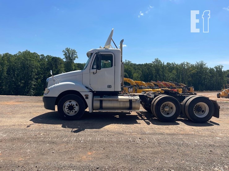 2006-freightliner-columbia-120-image-1