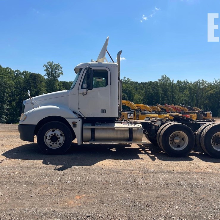 2006 FREIGHTLINER COLUMBIA 120