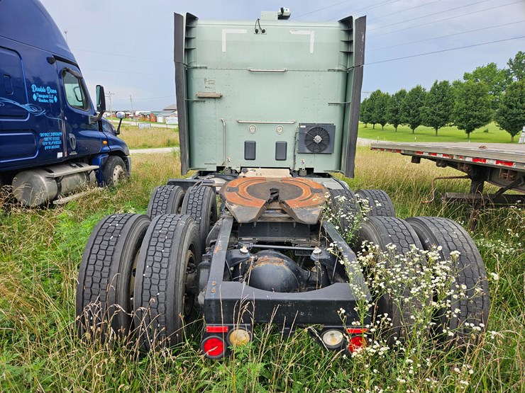 2016-peterbilt-579-image-10