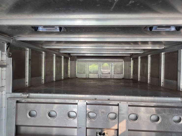 2017-8'x24'-eby-aluminum-livestock-trailer-image-58