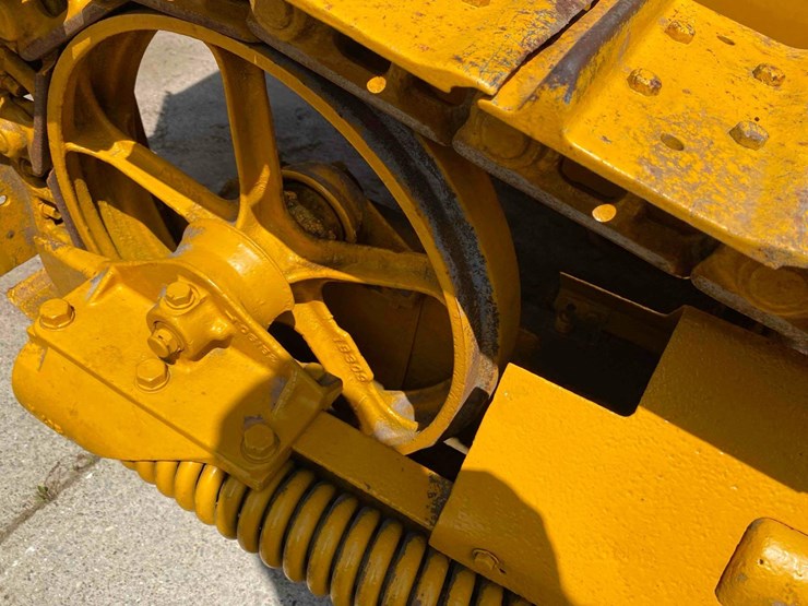caterpillar-22-ag-crawler-image-7