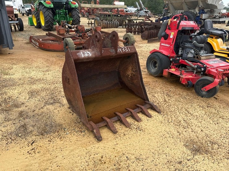 133---d.e.-36"-excavator-bucket-image-1
