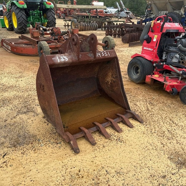 133 - D.E. 36" EXCAVATOR BUCKET