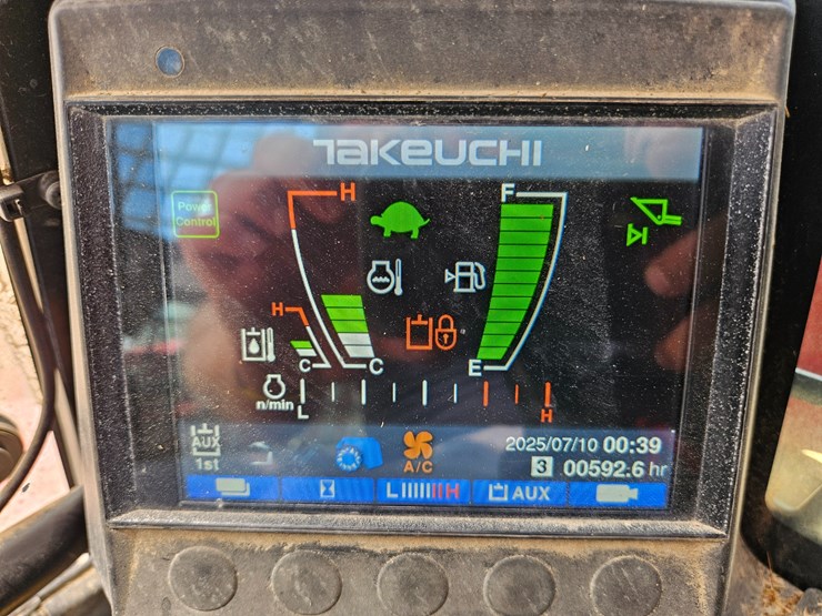 takeuchi-tl10v2-image-33