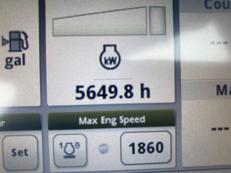 2016-john-deere-8245r-image-35