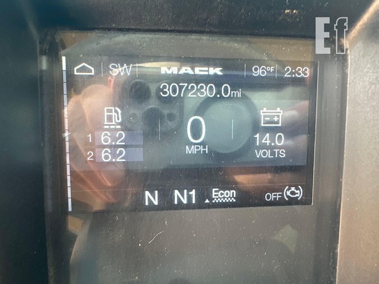 2021-mack-granite-64fr-image-33