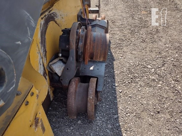 2020-deere-333g-image-32