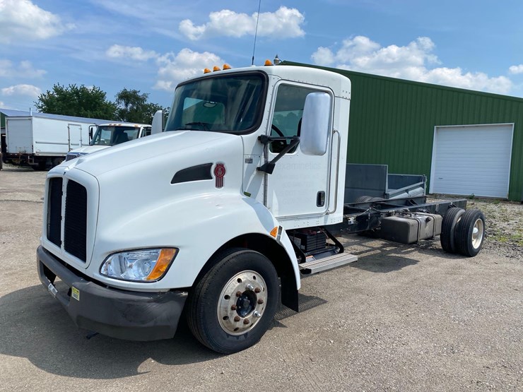 2009-kw-t-3-cab-and-chassis-image-1