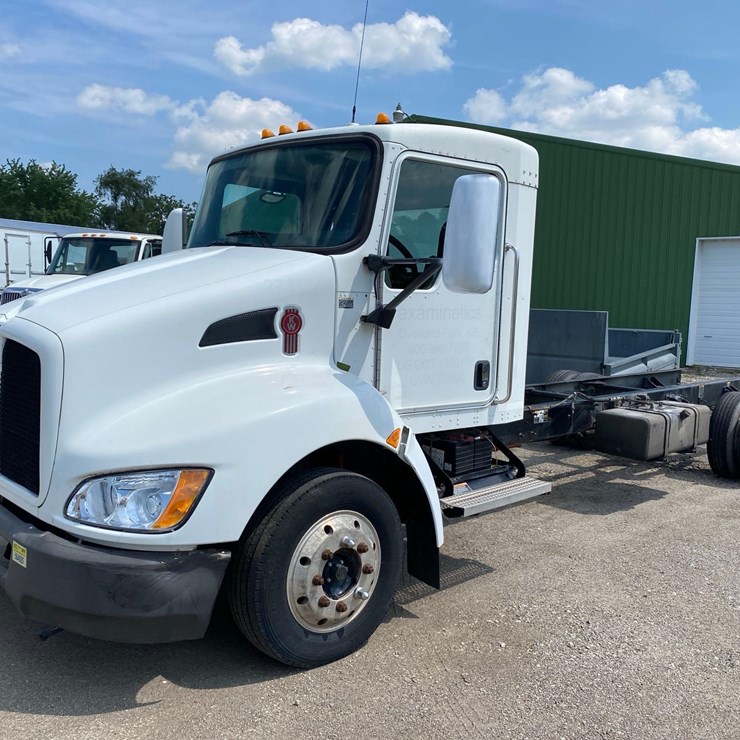 2009 KW T-3 Cab and Chassis
