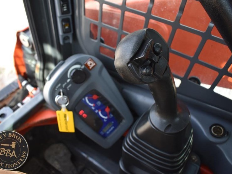 2020-kubota-ssv65-image-42