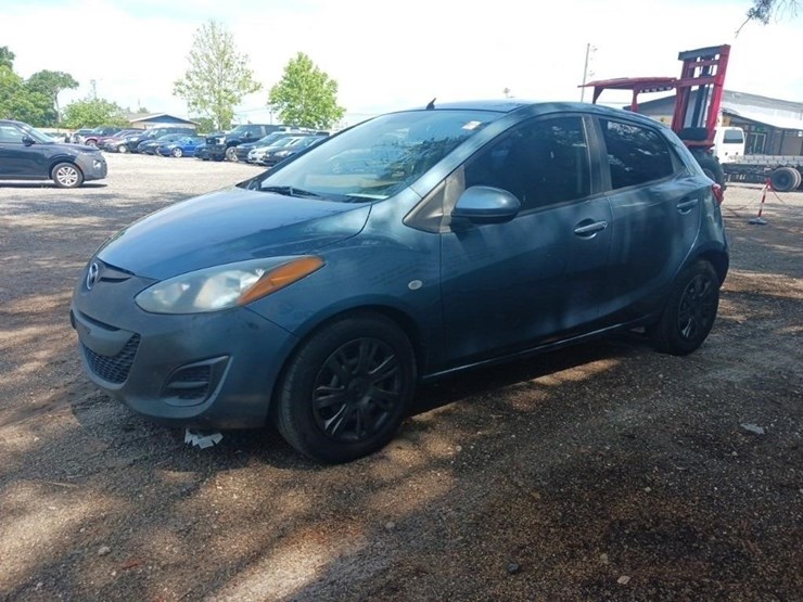 2014-mazda-mazda2-runs/moves-sport-image-3