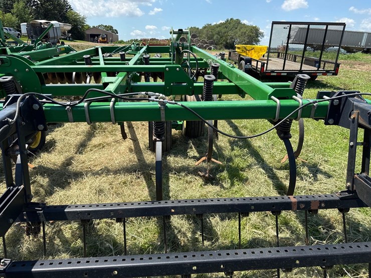 john-deere-2310-image-7