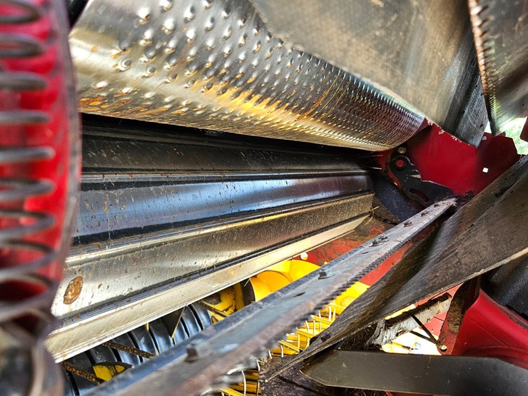 2015-new-holland-460-image-25