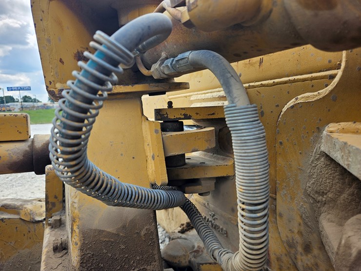 caterpillar-d4c-image-75