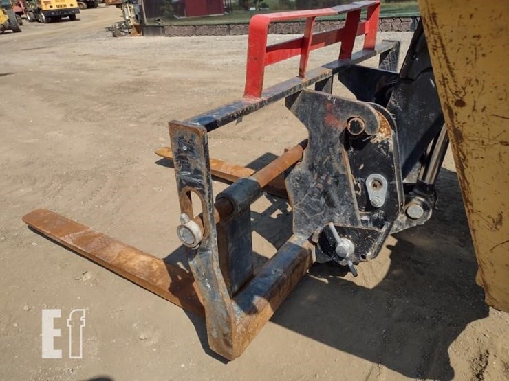 2019-caterpillar-tl1055d-image-18