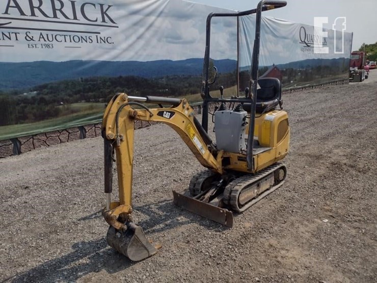 2012-caterpillar-300.9d-image-42
