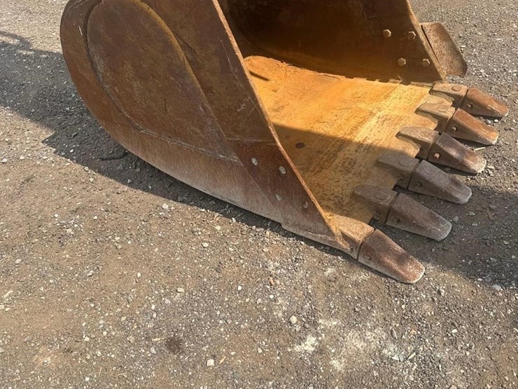 2021-caterpillar-323-image-10