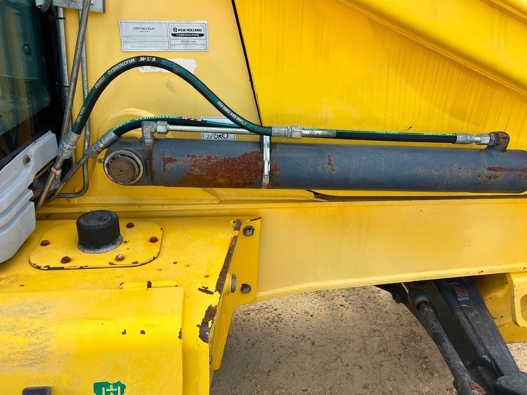 2011-new-holland-b95b-image-53
