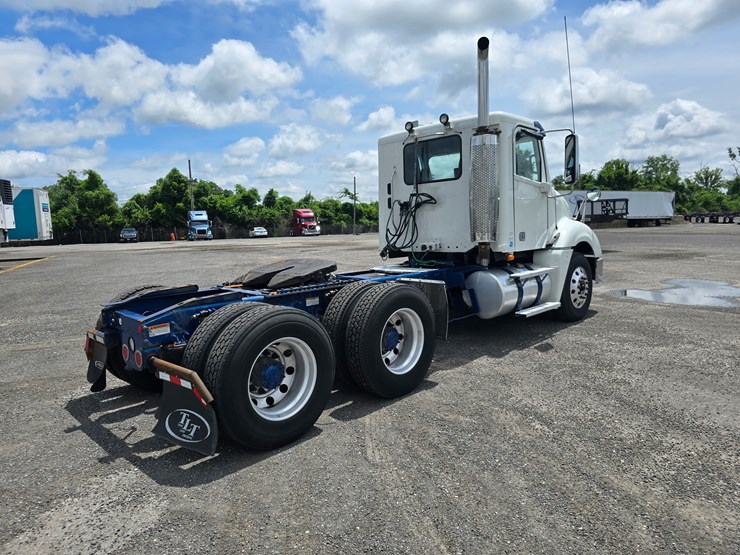 2020-freightliner-columbia-120-image-20