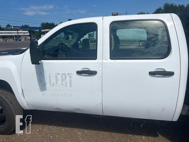 2011-chevrolet-cheyenne-3500hd-image-9