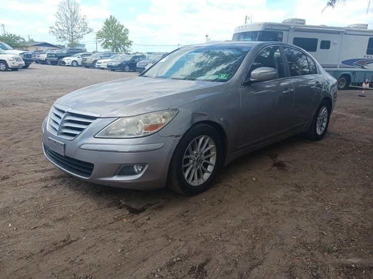 2009-hyundai-genesis-runs/moves-3.8l-v6-image-3