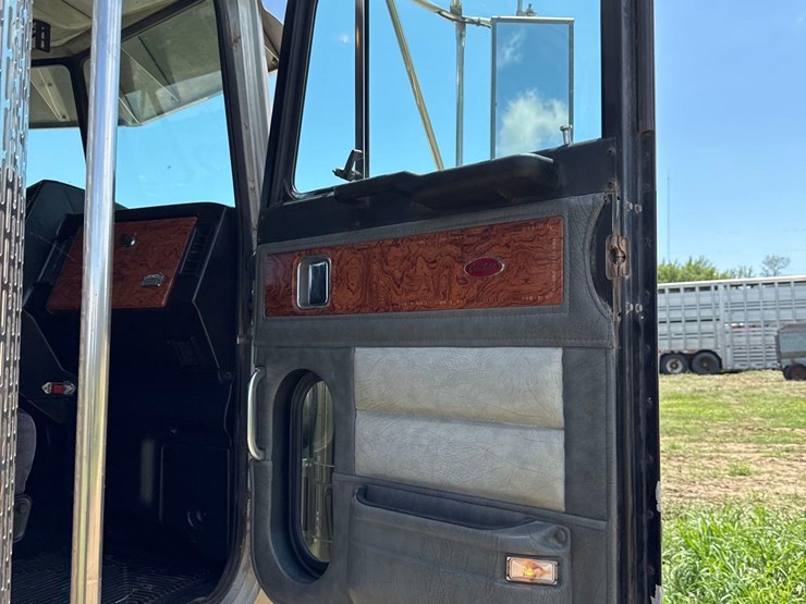 1999-peterbilt-379-image-49