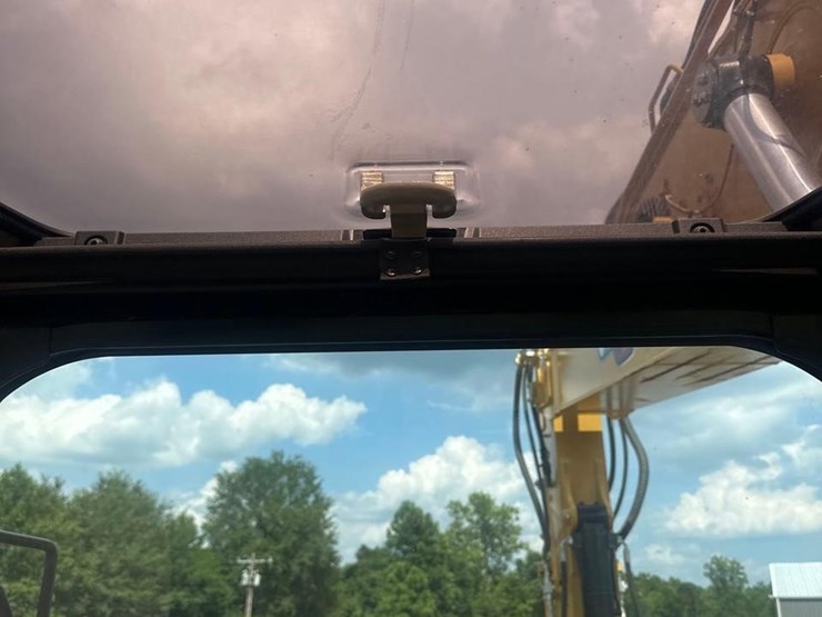 2021-caterpillar-323-image-35
