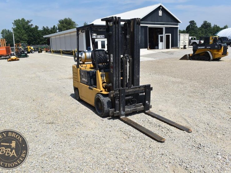 1996-caterpillar-gc30-image-16