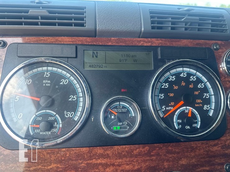 2015-freightliner-cascadia-113-image-30