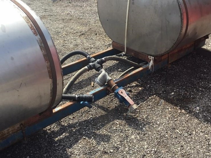 2--200-gallon-chem-farm-tanks-image-4