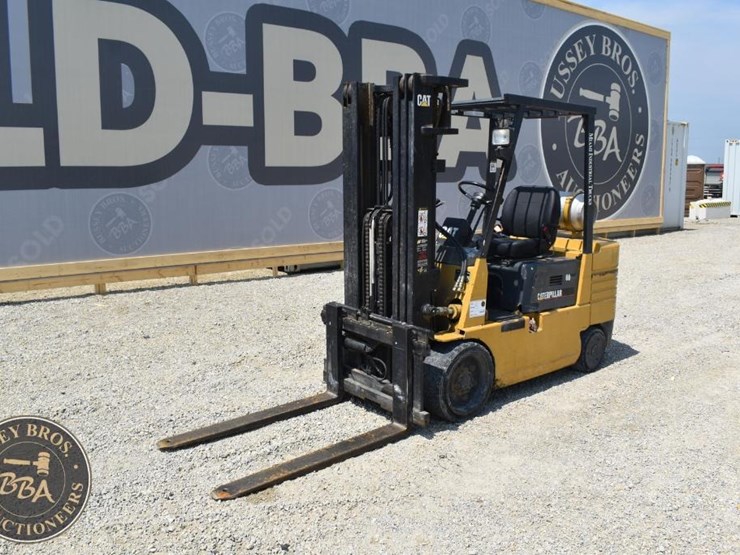1996-caterpillar-gc30-image-19